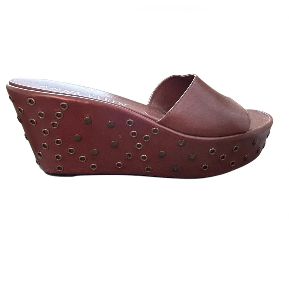 Anne Klein Leather Wedge Platforem Sandals w/ Metal Studs & Rings Sz 10